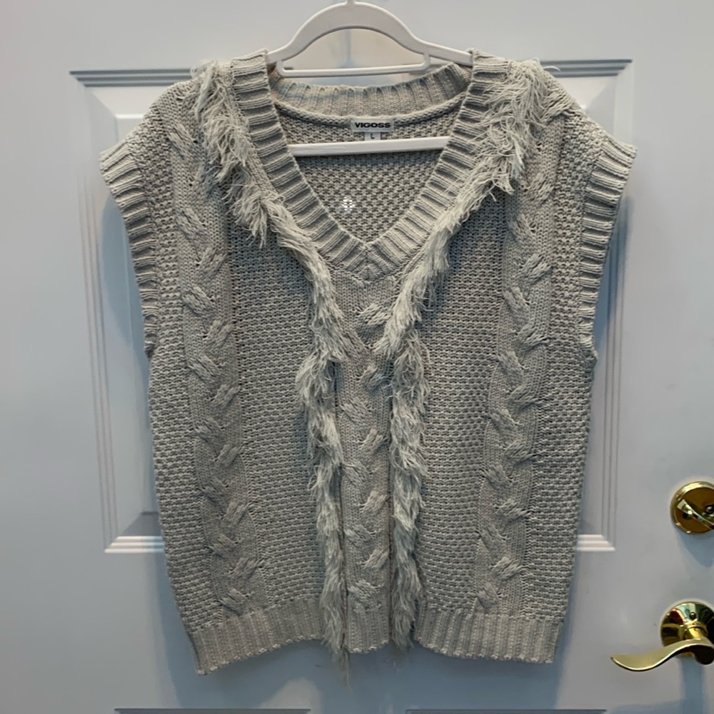Vigoss large sleeveless sweater vest
